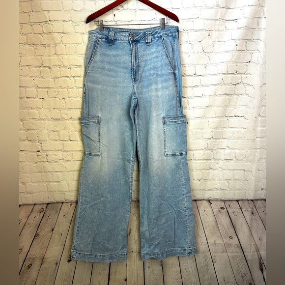 American Eagle Outfitters Super High Rise Baggy Wide Leg Light Blue Jeans 12L - Picture 1 of 9